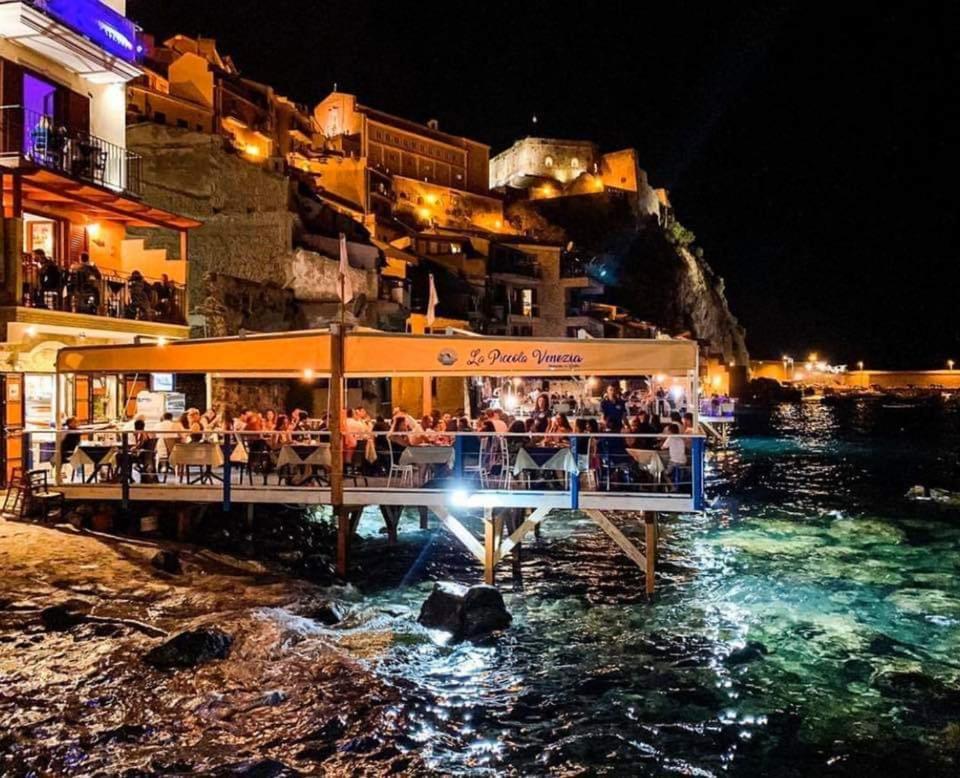 Romeo E Giulietta Scilla Bed & Breakfast Exterior photo