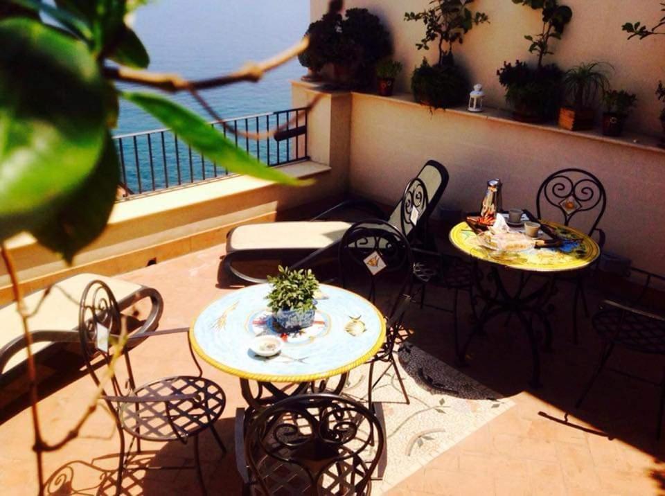 Romeo E Giulietta Scilla Bed & Breakfast Exterior photo